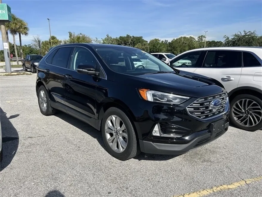 2022 Ford Edge Titanium photo 1