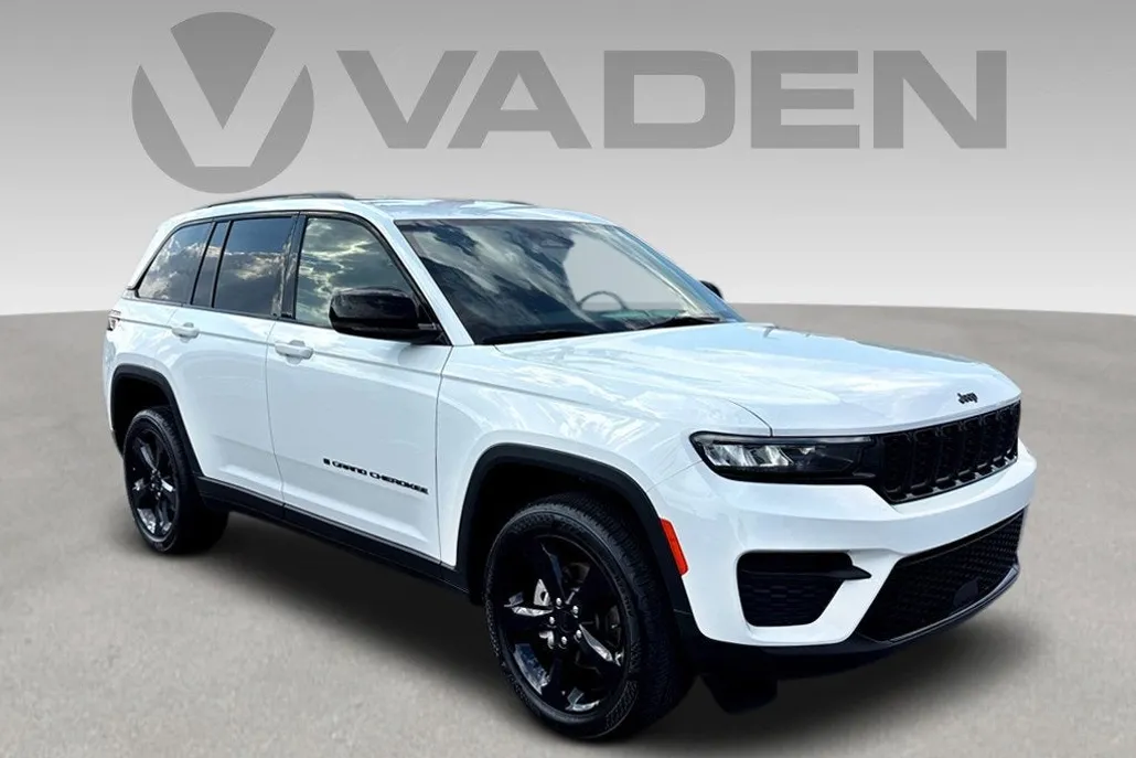2023 Jeep Grand Cherokee Altitude photo 1