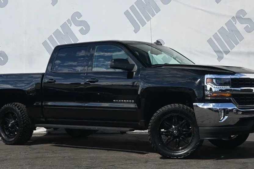 2018 Chevrolet Silverado 1500 LT photo 1