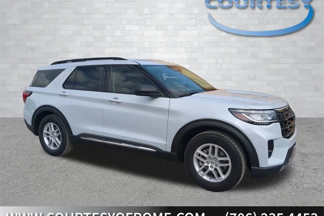2025 Ford Explorer photo 1