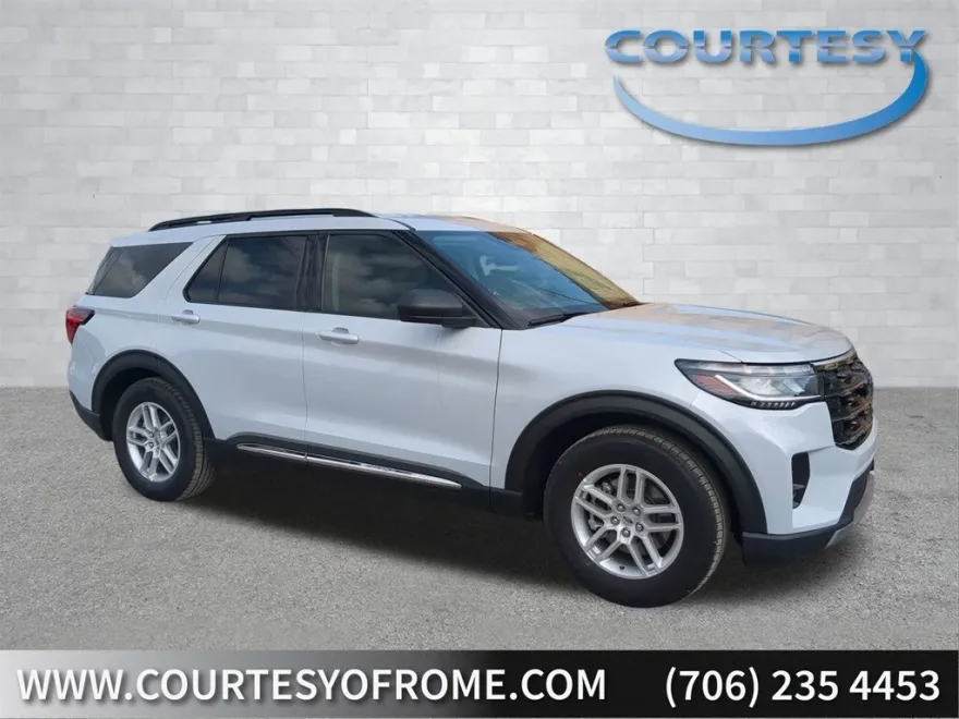 2025 Ford Explorer photo 1