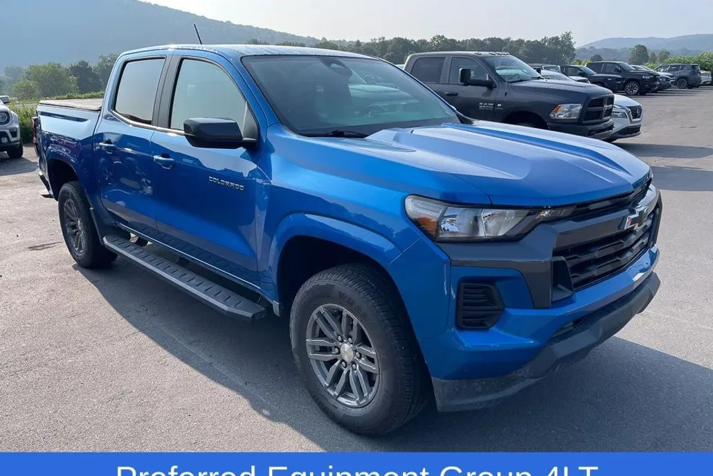 2023 Chevrolet Colorado LT photo 1