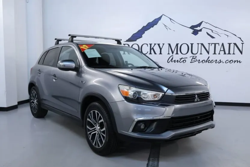 2017 Mitsubishi Outlander Sport LE photo 1