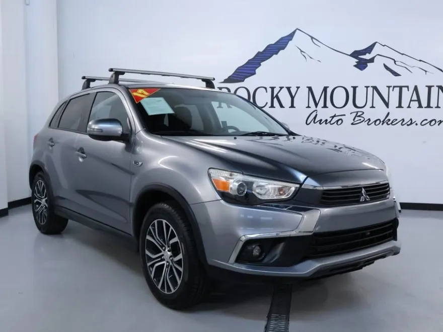2017 Mitsubishi Outlander Sport LE photo 1