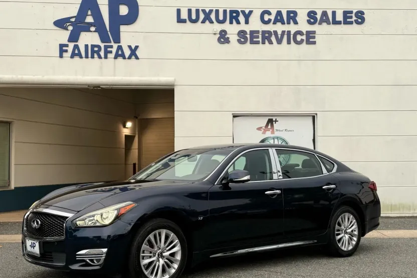 2016 Infiniti Q70 3.7 photo 1