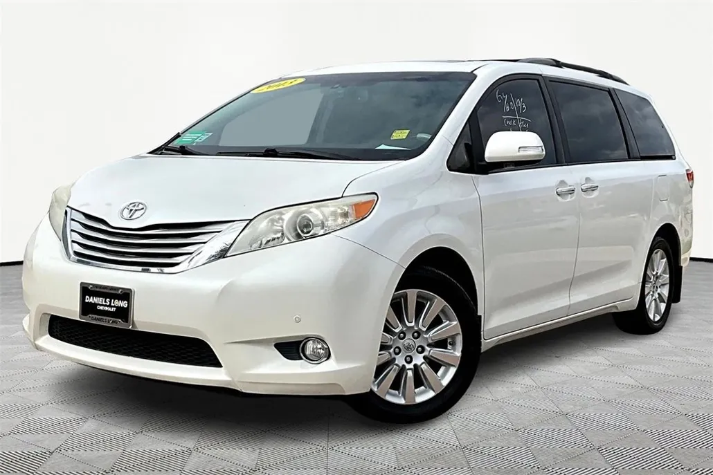 2013 Toyota Sienna Limited photo 1