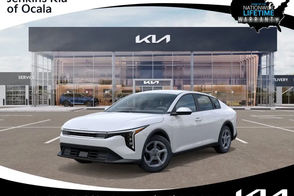 2025 Kia K4 LXS photo 1