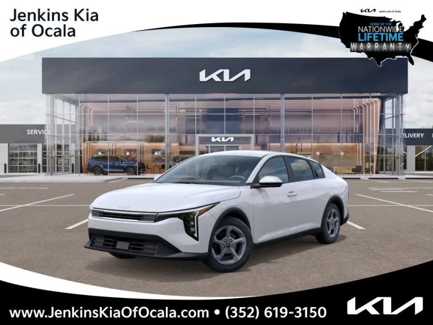 2025 Kia K4 LXS photo 1