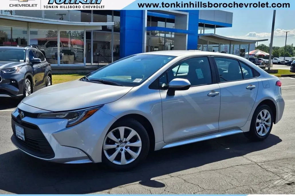2023 Toyota Corolla LE photo 1