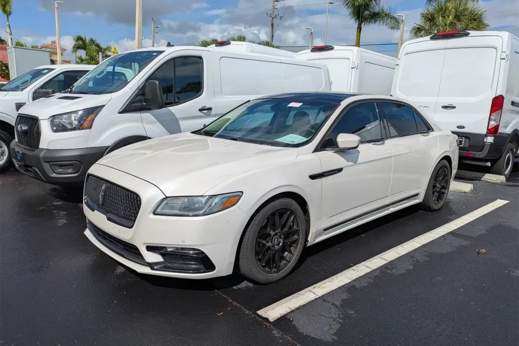 2018 Lincoln Continental Select photo 1