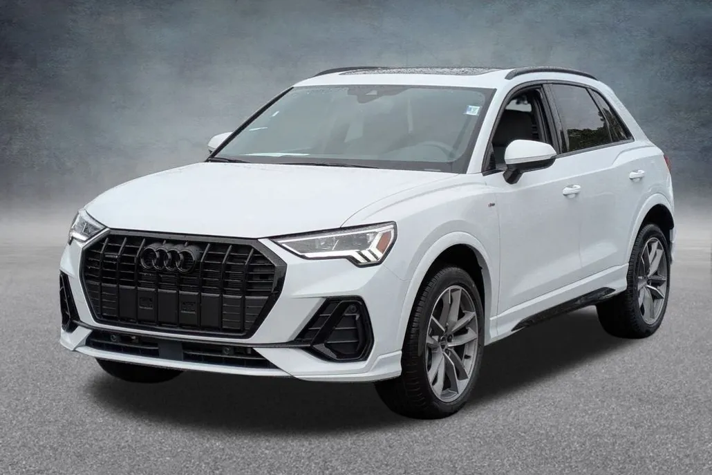 2025 Audi Q3 45 TFSI S line Premium photo 1