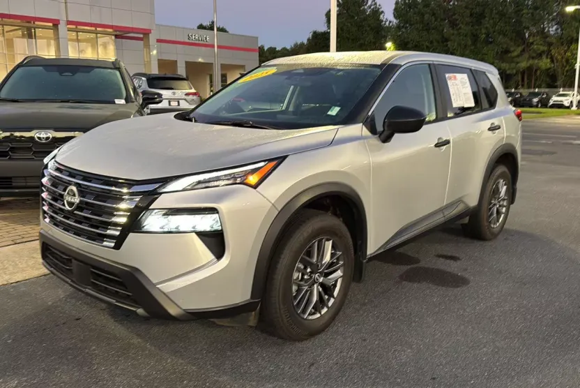 2025 Nissan Rogue S photo 1