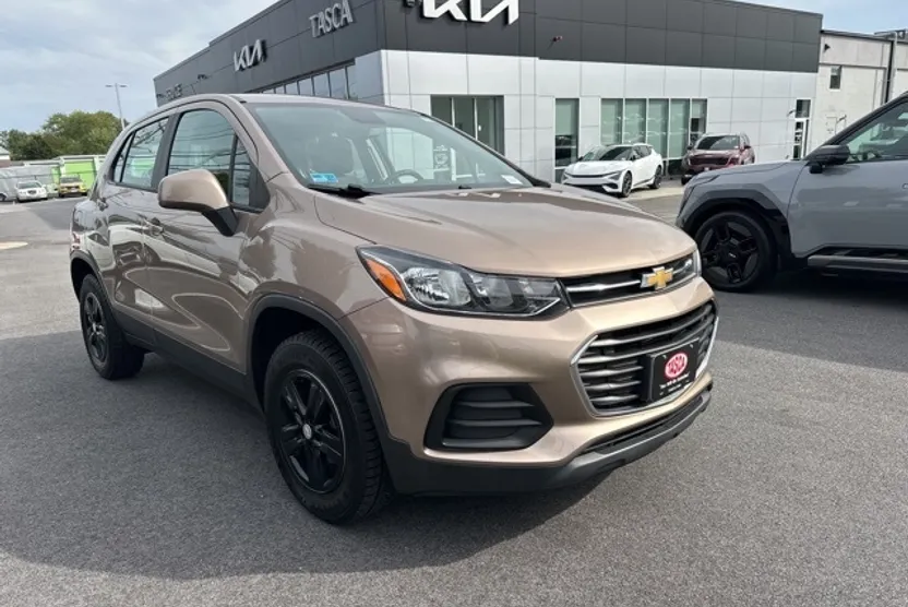 2018 Chevrolet Trax LS photo 1