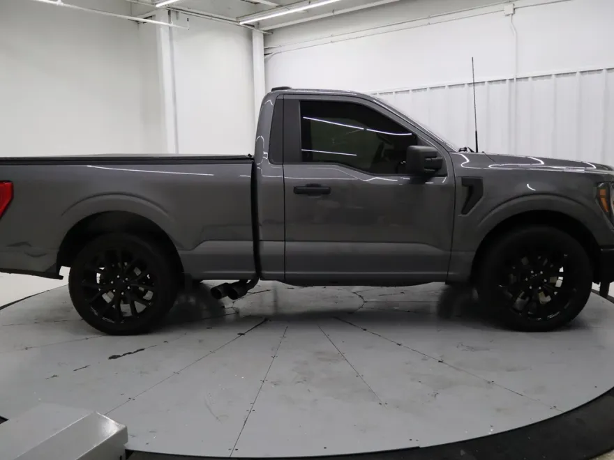 2023 Ford F-150 XL photo 1