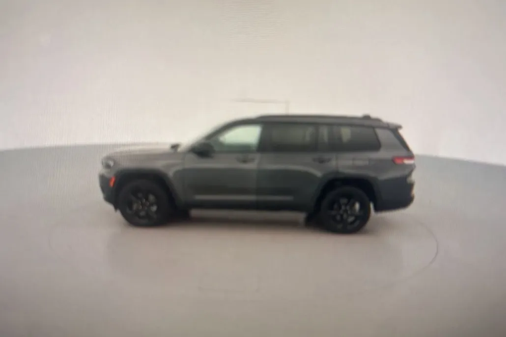 2023 Jeep Grand Cherokee Altitude photo 1