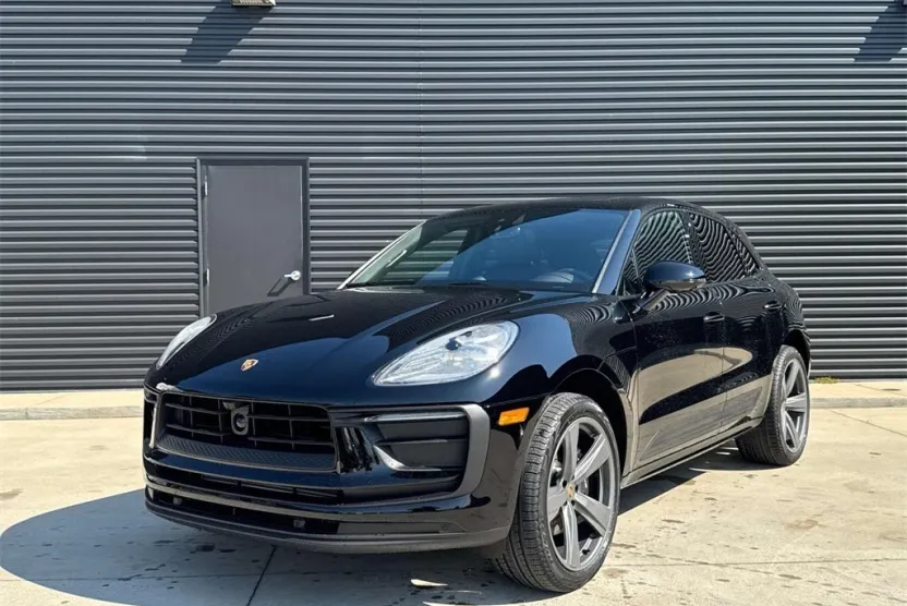 2025 Porsche Macan Base photo 1
