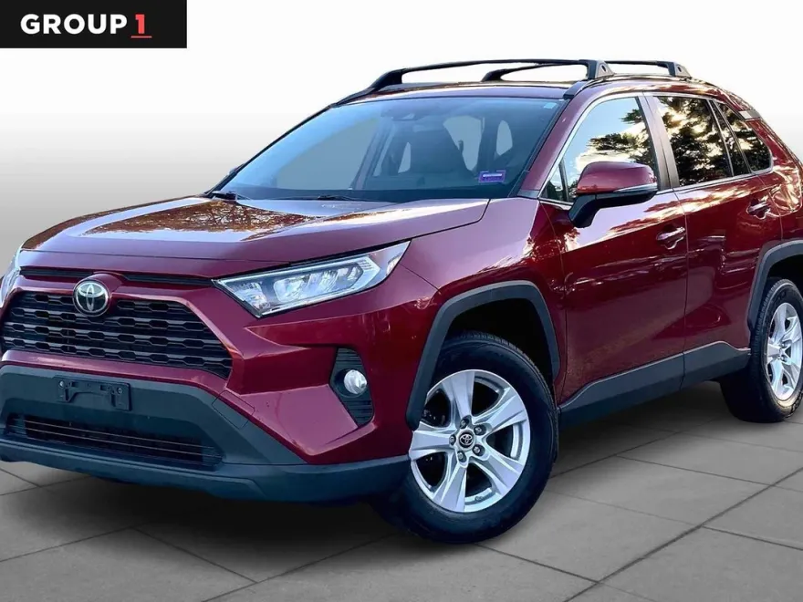 2019 Toyota RAV4 XLE photo 1