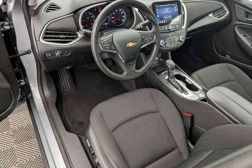 2023 Chevrolet Malibu 1LT photo 1