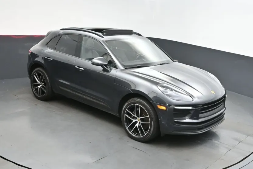 2022 Porsche Macan Base photo 1