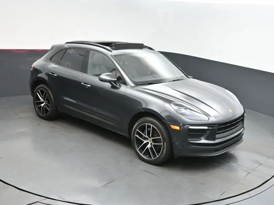 2022 Porsche Macan Base photo 1