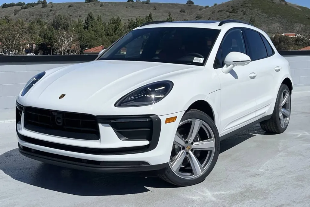 2025 Porsche Macan Base photo 1