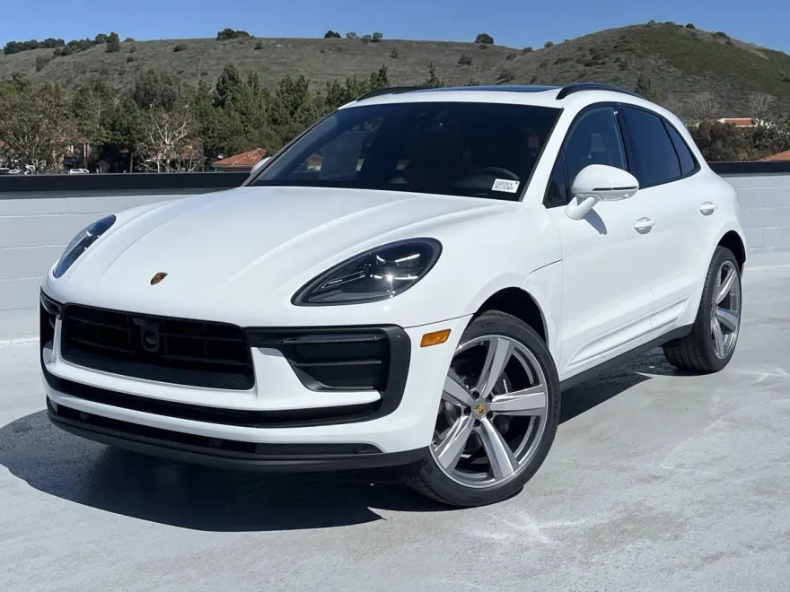2025 Porsche Macan Base photo 1