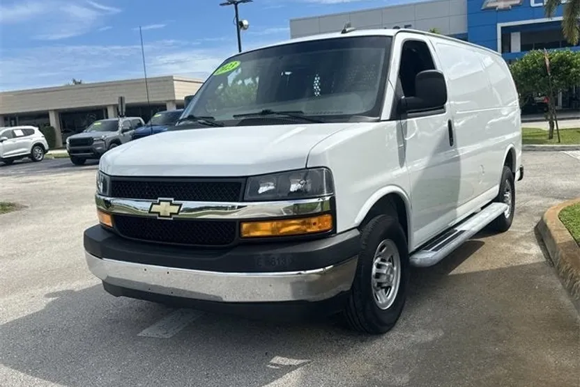 2023 Chevrolet Express Cargo 2500 photo 1