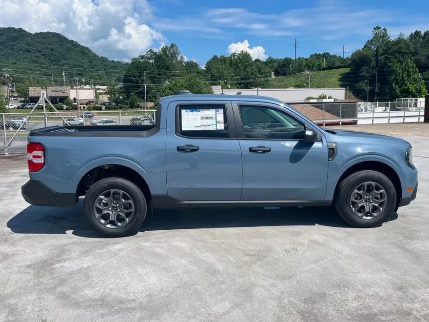 2025 Ford Maverick XLT photo 1