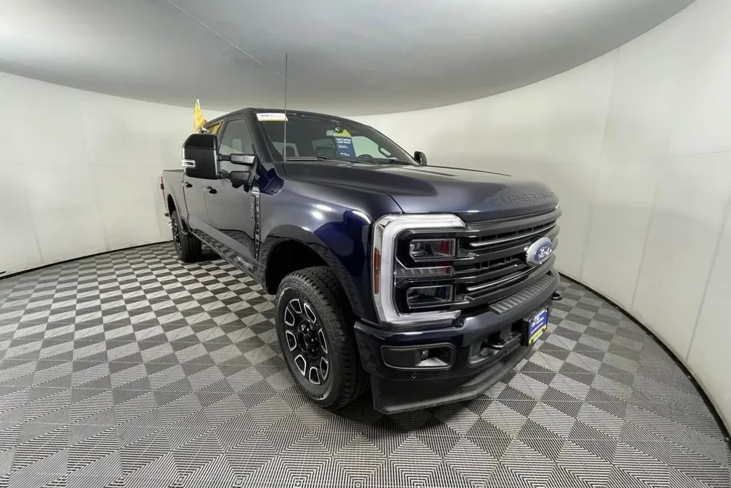 2025 Ford F-350 Platinum photo 1