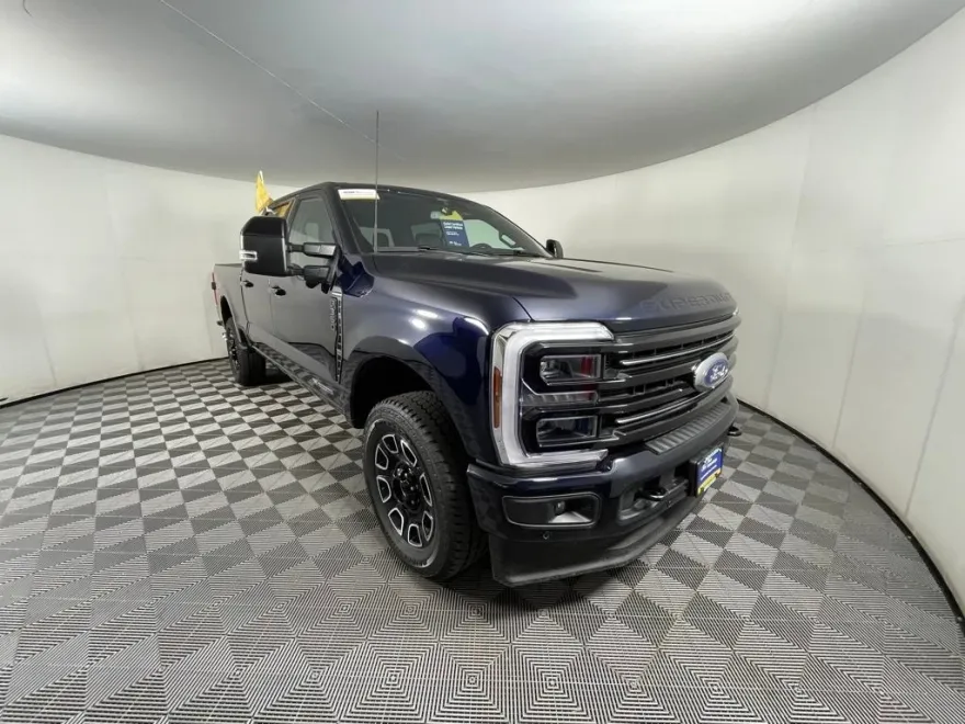 2025 Ford F-350 Platinum photo 1
