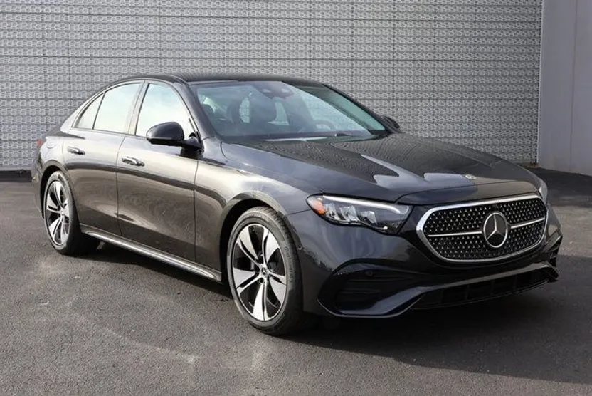 2025 Mercedes Benz E 350 4MATIC photo 1