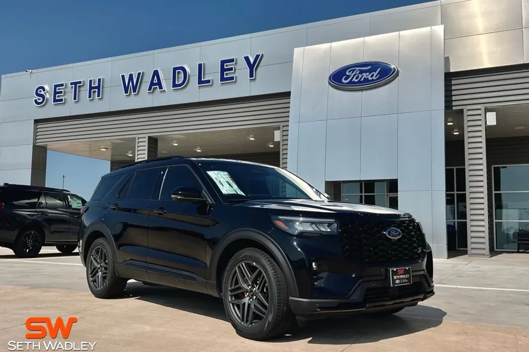 2025 Ford Explorer ST photo 1