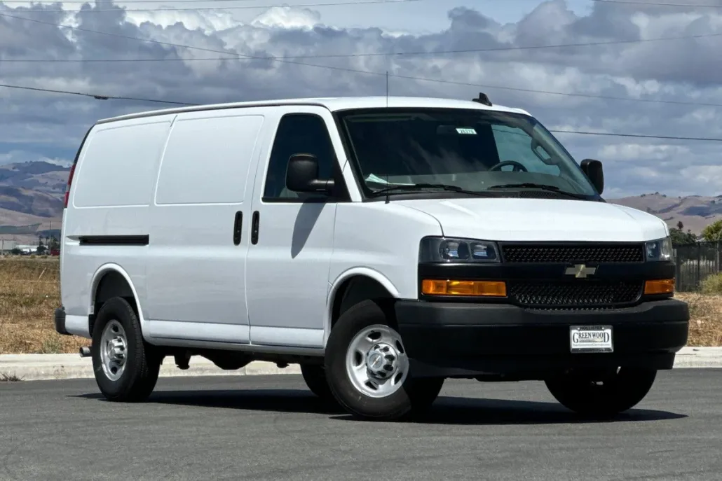 2025 Chevrolet Express Cargo 2500 Base photo 1