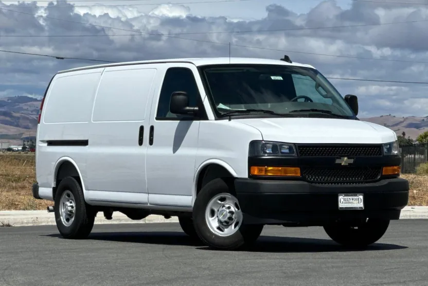 2025 Chevrolet Express Cargo 2500 Base photo 1