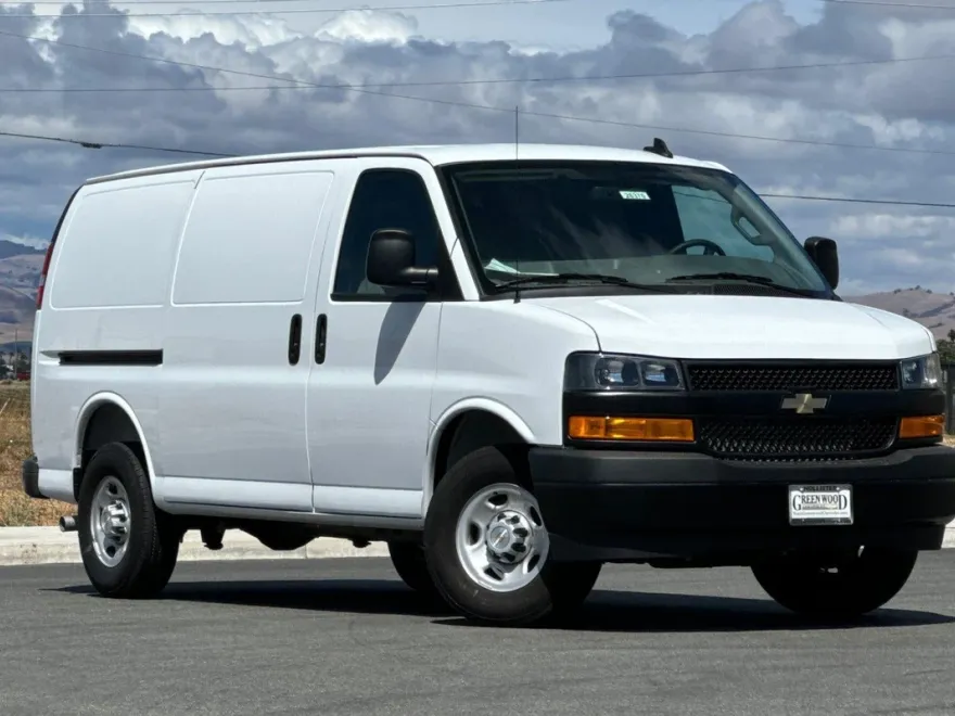 2025 Chevrolet Express Cargo 2500 Base photo 1