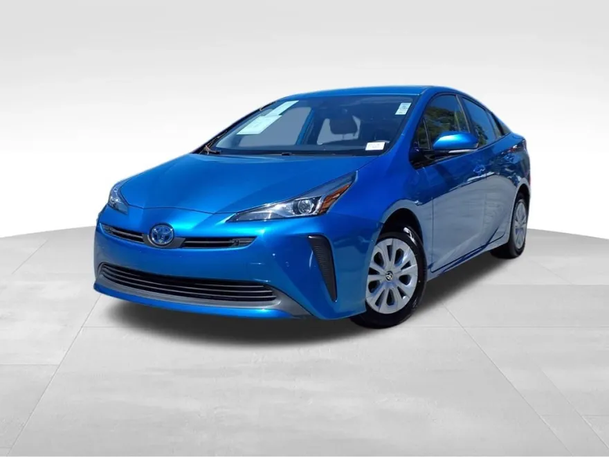 2019 Toyota Prius LE photo 1