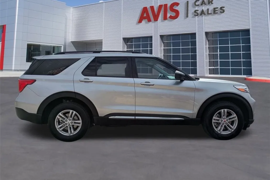 2024 Ford Explorer XLT photo 1