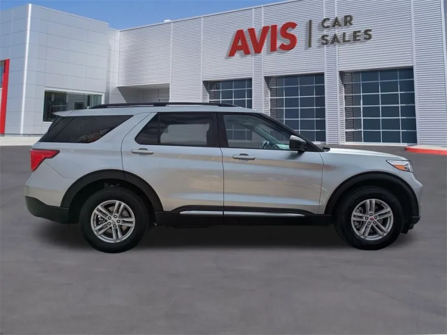 2024 Ford Explorer XLT photo 1