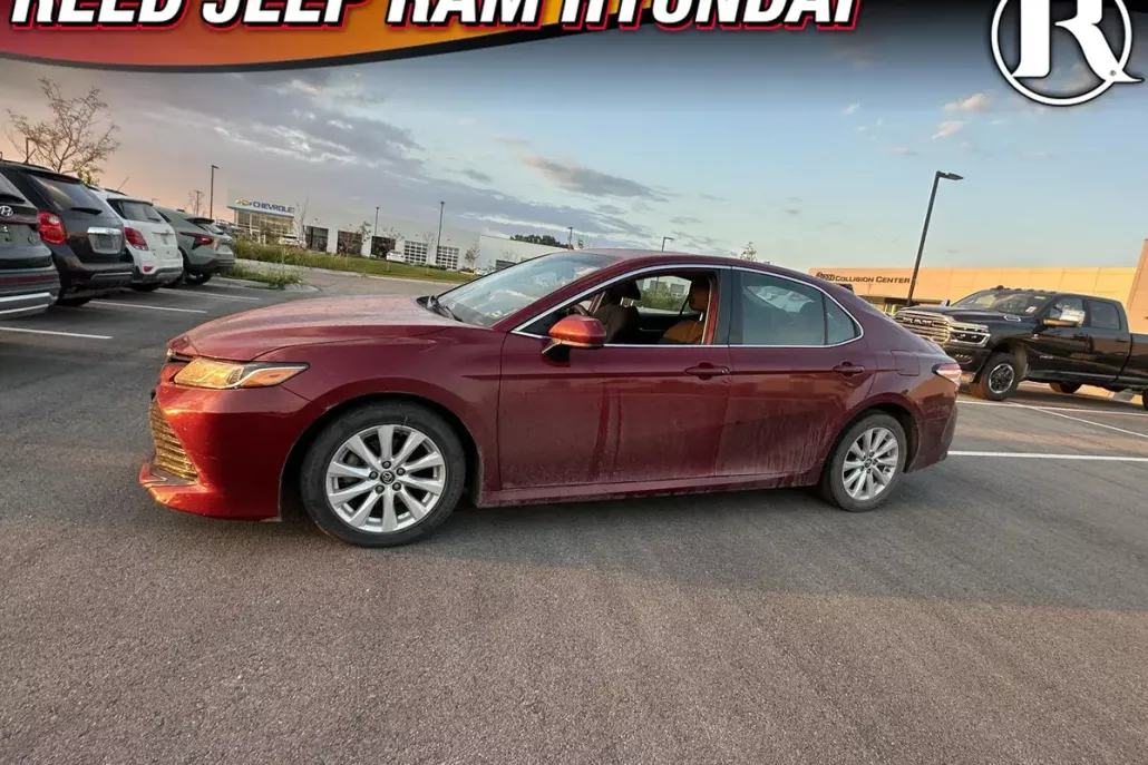 2020 Toyota Camry LE photo 1
