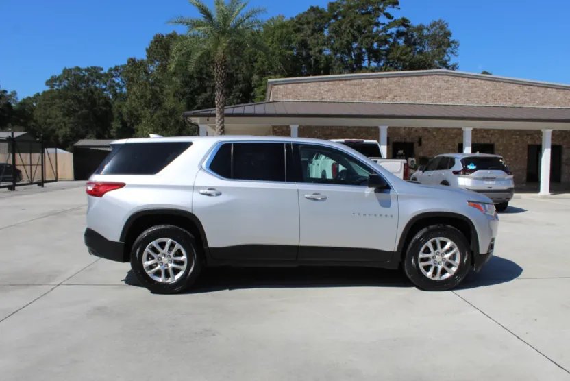 2019 Chevrolet Traverse LS photo 1