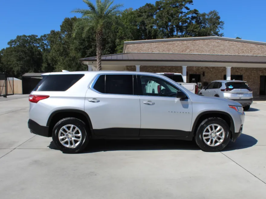 2019 Chevrolet Traverse LS photo 1