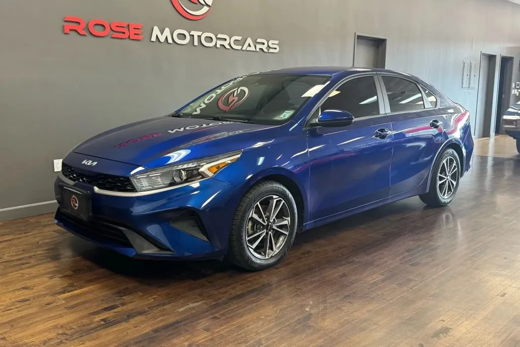 2022 Kia Forte LXS photo 1