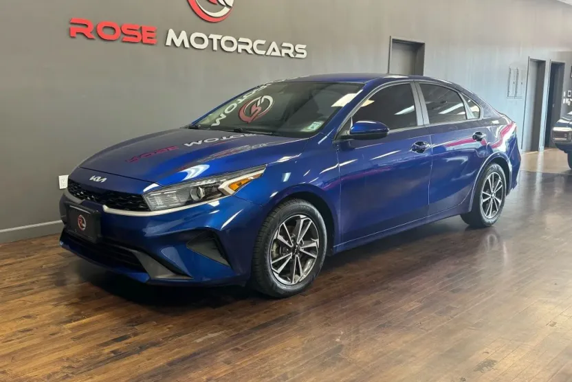 2022 Kia Forte LXS photo 1