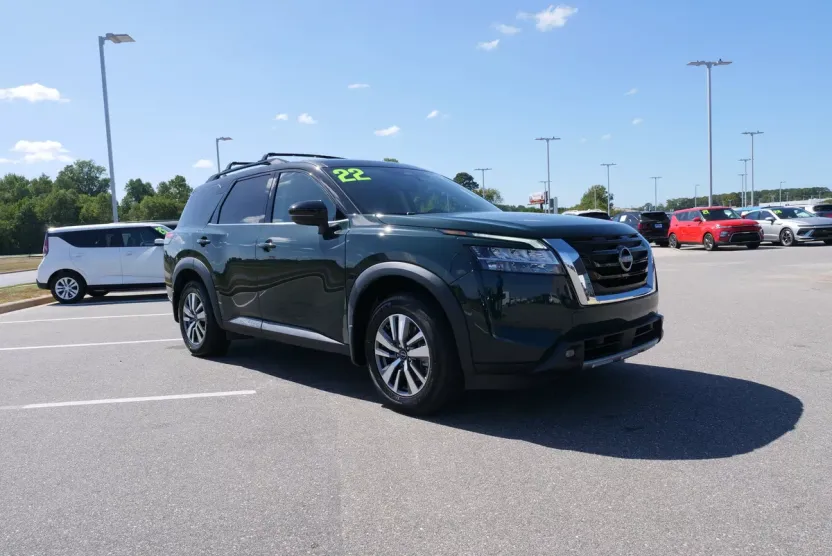 2022 Nissan Pathfinder SL photo 1