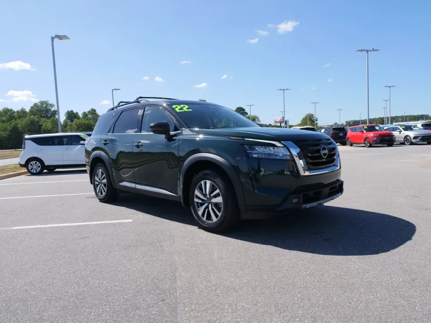 2022 Nissan Pathfinder SL photo 1