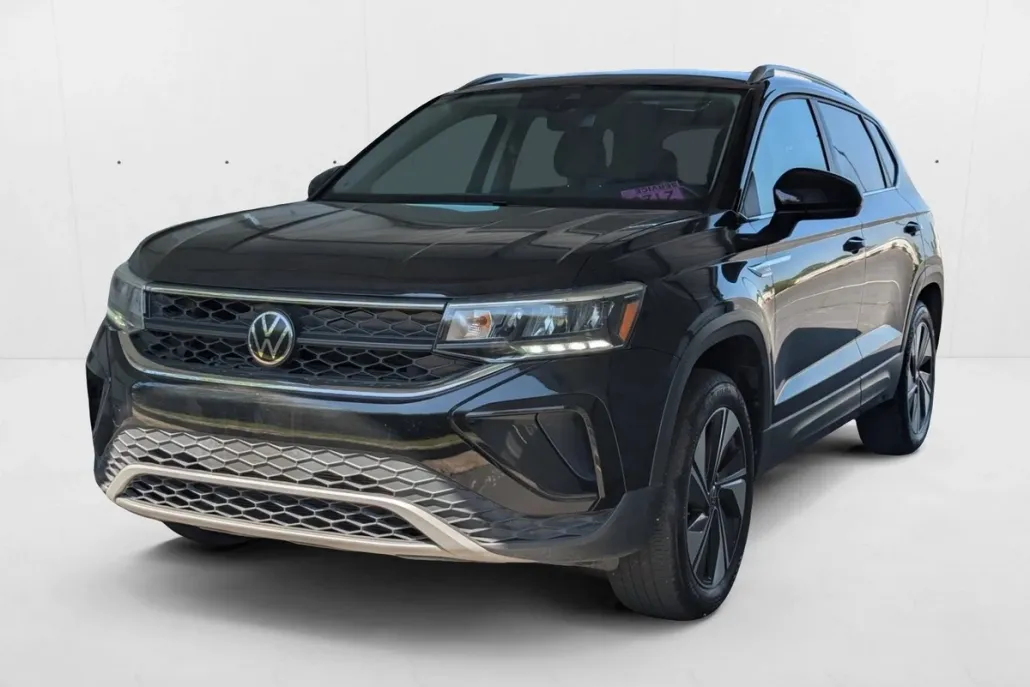 2024 Volkswagen Taos SE photo 1