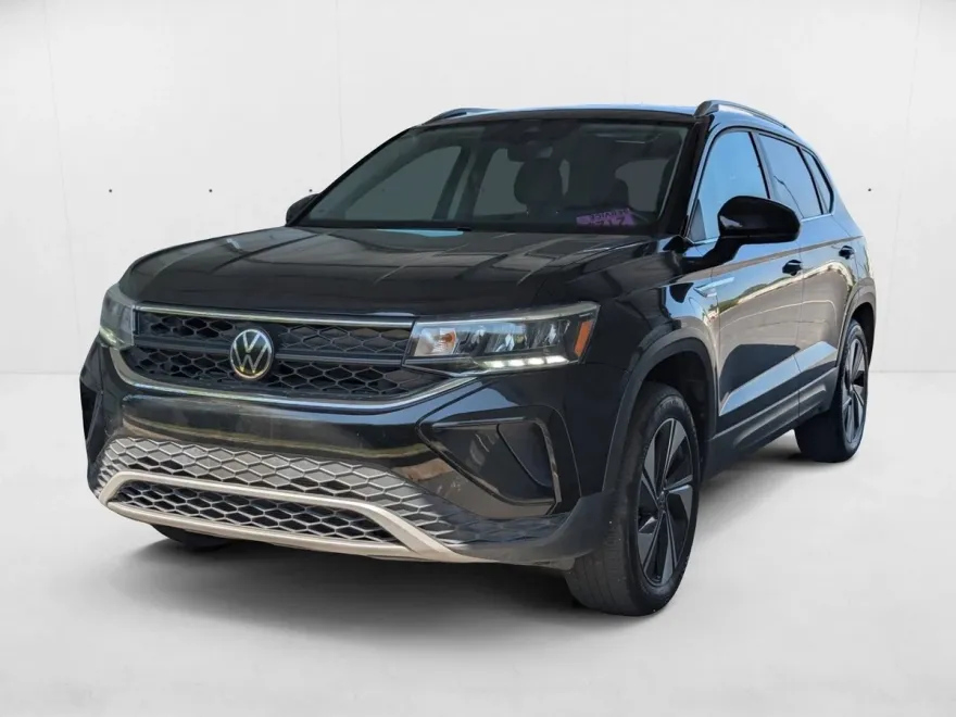 2024 Volkswagen Taos SE photo 1
