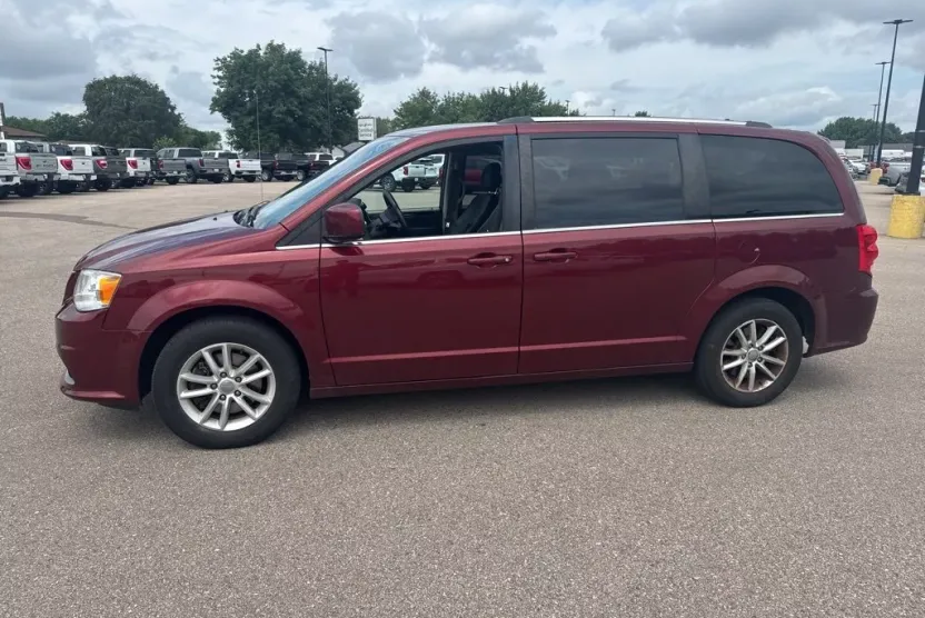 2019 Dodge Grand Caravan SXT photo 1