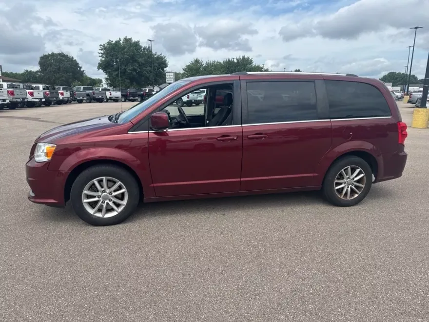 2019 Dodge Grand Caravan SXT photo 1