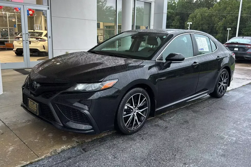 2023 Toyota Camry SE photo 1